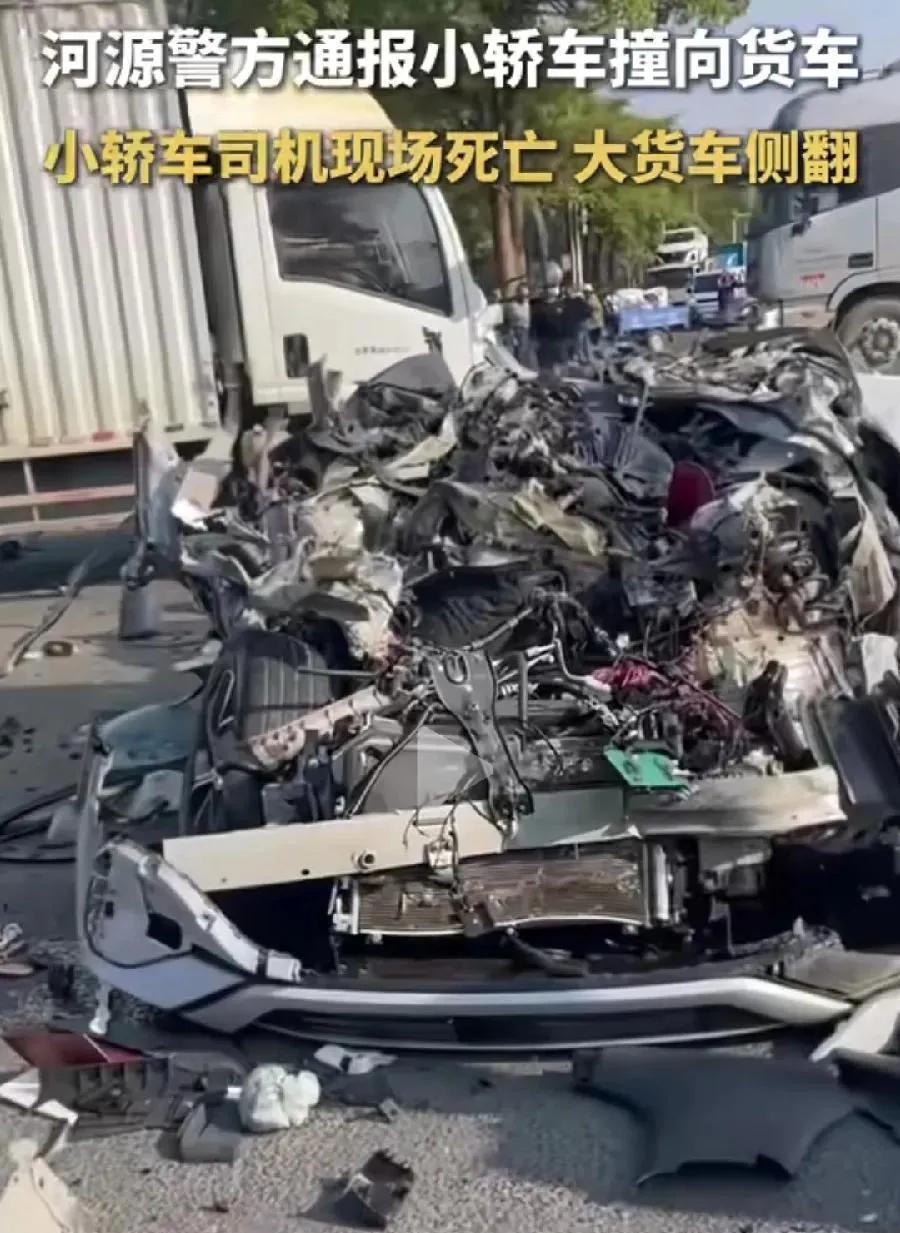 河源，轿车高速撞货车，最惨烈车祸之一，撞得稀碎，直接成一堆垃圾了，比拆解还彻底！