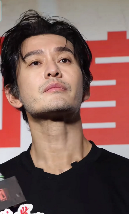 英皇这次投资黄晓明《戴假发的人》真是亏麻了，投资1亿，结果上映5天了，票房才堪堪
