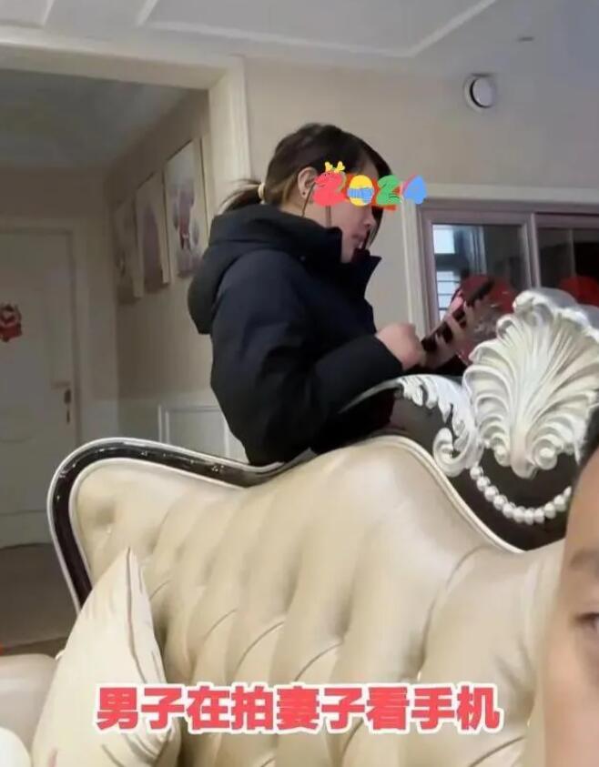 河南一对新人婚后不懂聊啥，各玩各的互不打扰：相亲认识，还不熟
哎呀呀，这对河南的