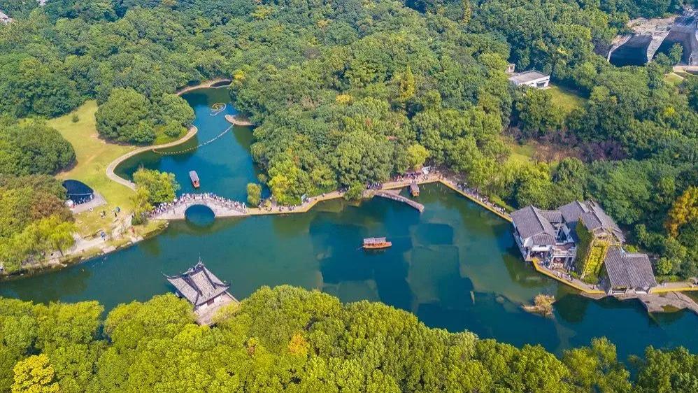 “一杯黄酒，醉迷绍兴。”绍兴，独具江南小镇迷人的烟火气息！