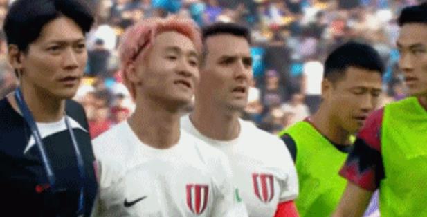 韦世豪确实没脑子，但是现在国足最缺的就是这种上来就猛冲猛打的，也缺王大雷这种表现