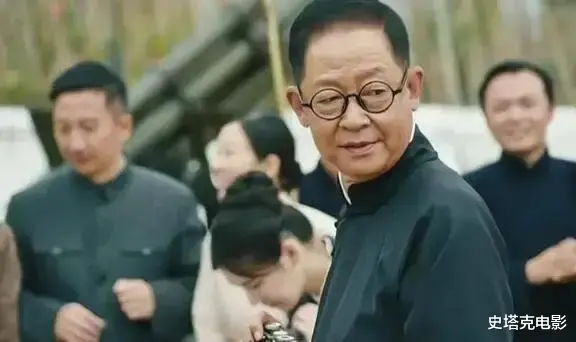 《暗夜与黎明》：好家伙，陈哲远涂口红就算了，看到姚安娜我心情复杂（小说暗夜与黎明在线阅读）-第2张图片-九妖电影