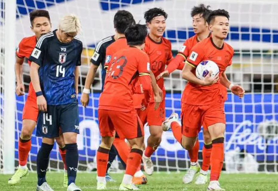 日媒：中国队主场的球场太窄不利于日本队发挥？
厦门白鹭体育场的宽度确实比起梭鱼湾