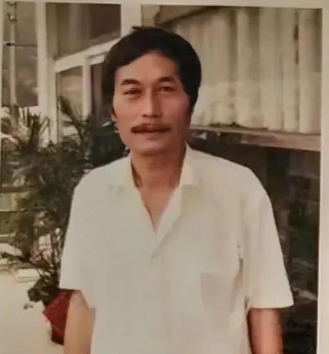 80年代，“温州首富”叶文贵一张罕见的留影，别看他穿着朴素、胡子拉碴，那时他就已