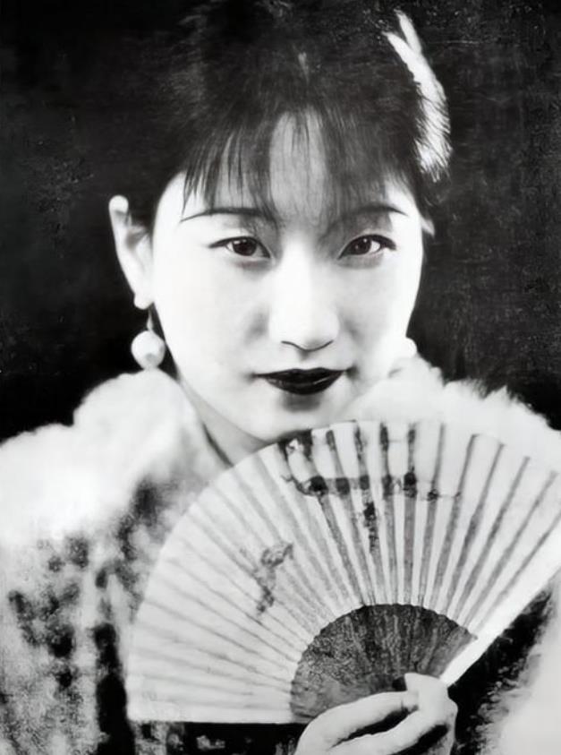 1965年，陆小曼去世后，好友揭露了她一个隐秘：她的前夫过分热衷房事，又体力过人