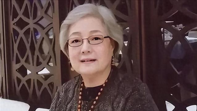 琼瑶去世两个月后，林婉珍也离开了，家人仍以“平鑫涛夫人”悼念