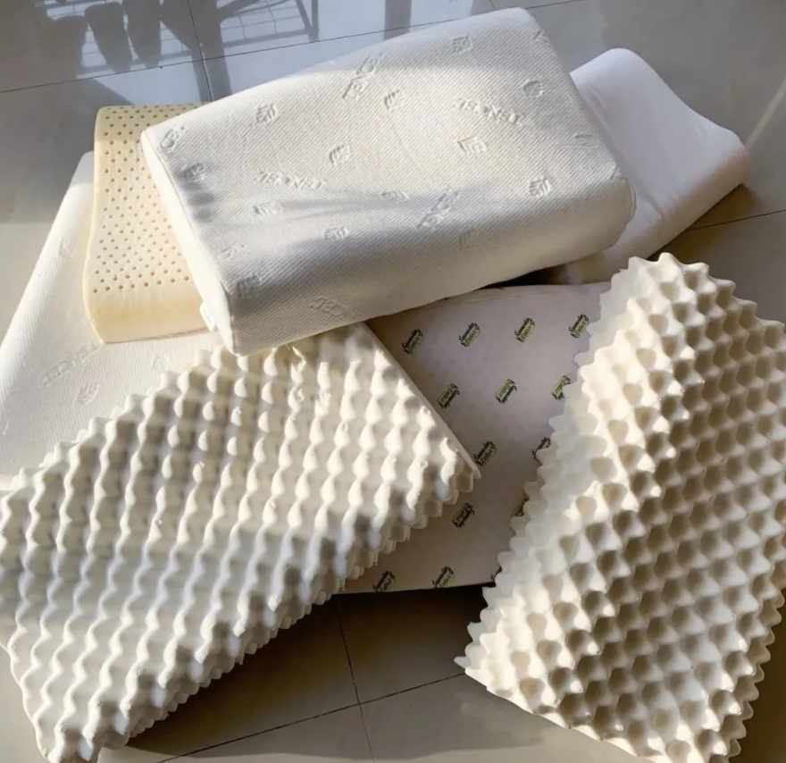 听说这玩意儿又出事了。

今天看到都在讨论这个泰式乳胶枕，原来是被央视爸爸起底了