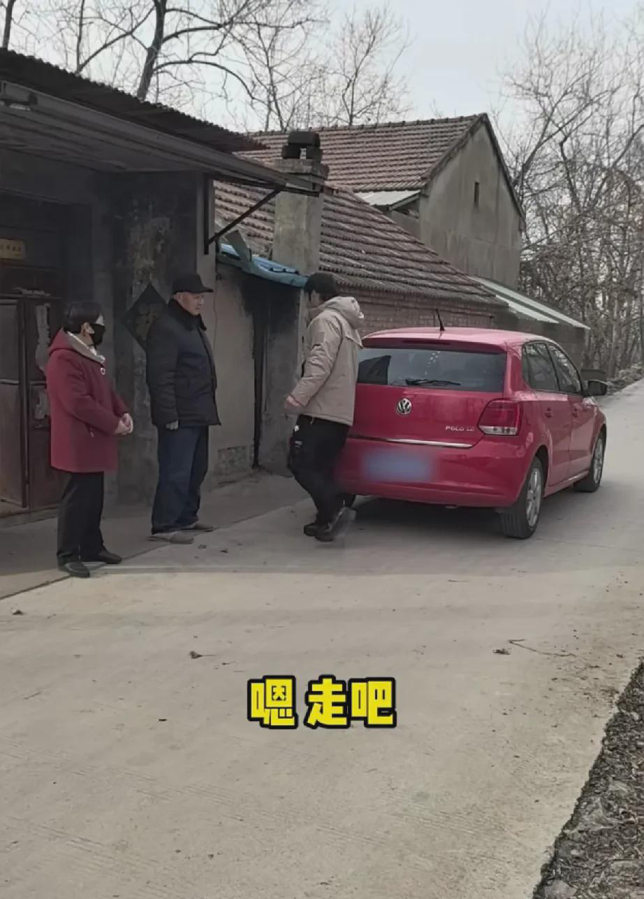  
 
李维刚摊上大事了！直播间卖的牛肉卷被查出质量问题，七百多万的赔偿金直接压