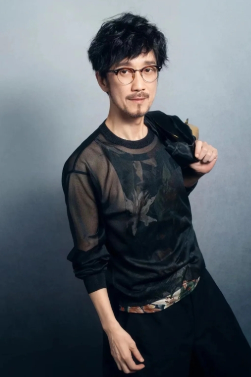 “过气歌手”周传雄，打了多少流量的脸