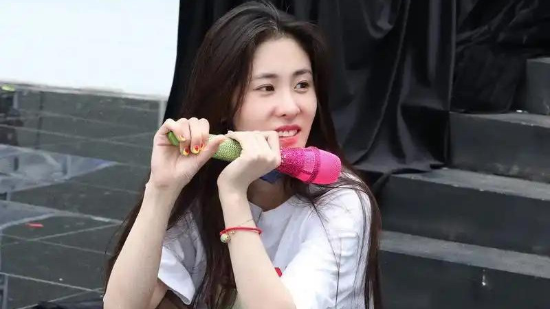 张碧晨唱《哪吒2》片尾曲爆火，竟跟饺子导演有这层关系，想不到