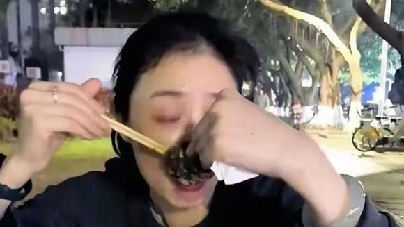 蒋欣与生蚝的深夜邂逅