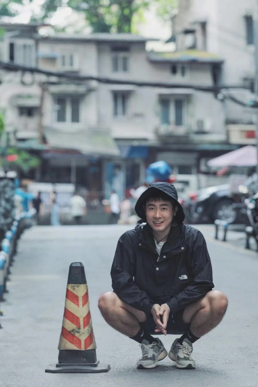 介绍一下，我在重庆新交的三个朋友。
分别是:平板车，小推车和路障。