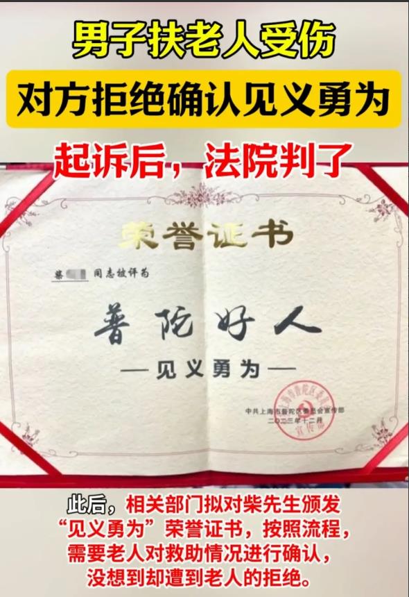 上海，年已6旬的老太，在地铁站乘上行自动扶梯时，因站立不稳突然向后摔倒，她后的一