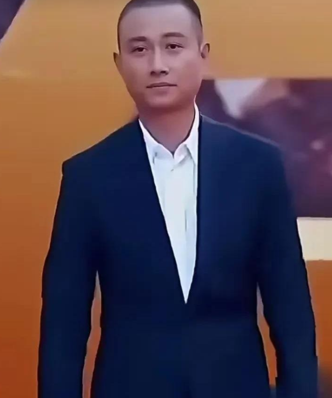 文章真的是一位被感情毁掉的好演员。要是当年他真的就跟姚笛在一起了，对姚笛负责了，