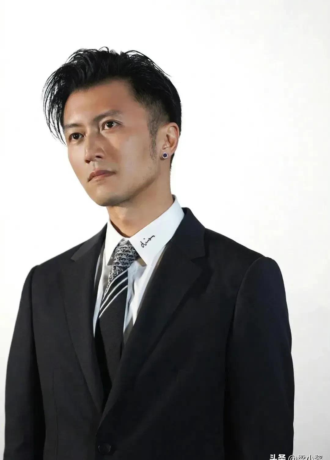 主持人询问谢霆锋：“你是哪种类型的老板？是严格的、慷慨的还是大方的？