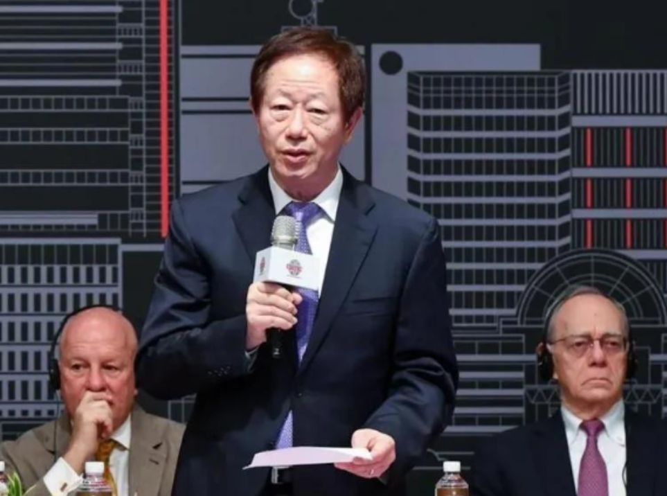 台积电董事长刘德音曾放话“华为不可能追上台积电”，如今华为Mate70系列搭载麒