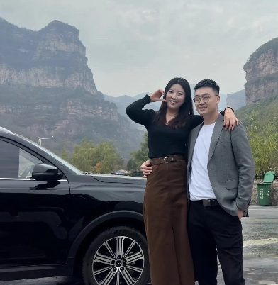 你看这一对更像母子，还是更像情侣呢？