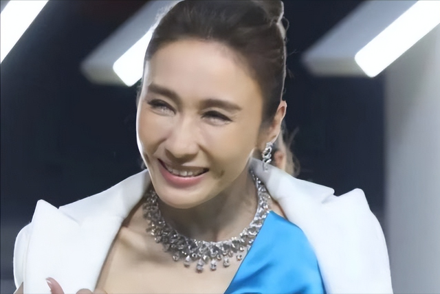 15年前,为报恩嫁给隐疾富豪的她,脸垮成这样,如今后悔了吗?(女孩为了报恩竟然嫁给瘫痪)-第6张图片-九妖电影 15年前,为报恩嫁给隐疾富豪的她,脸垮成这样,如今后悔了吗?(女孩为了报恩竟然嫁给瘫痪)-第6张图片-九妖电影