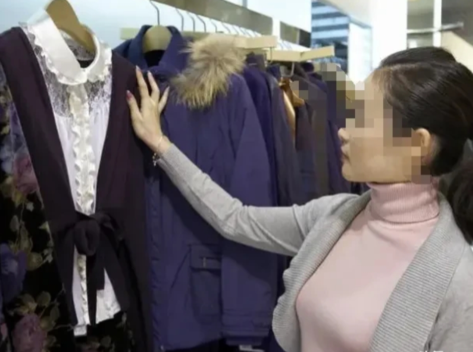 江苏徐州，己婚女子因生意周转，向男子借了5万余元，眼看欠款无力偿还，女子竟然和大