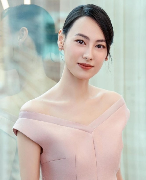 梁洛施买书教大儿子性知识