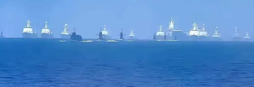 三大海域全面封海：中国军事动作，国际关注！

1. 第一：全面封海，三大海域军事