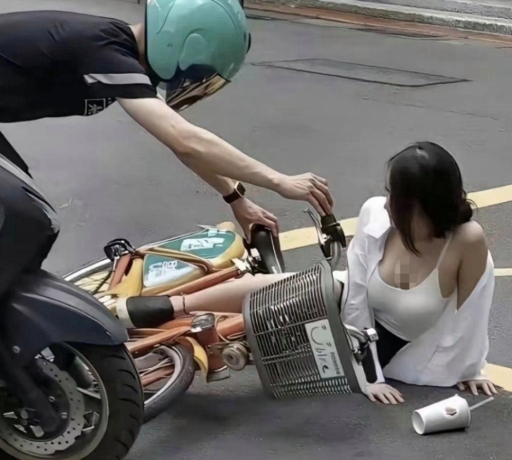 美女小姐姐被撞到了，我要不要去扶一下送医院呢？