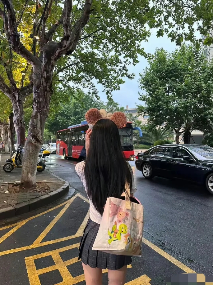 这也太可爱了吧，我要是个黄毛就好了！