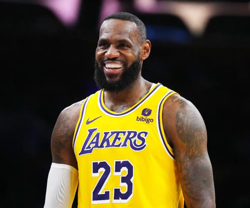 1月2号一觉醒来！NBA联盟湖人就传来2条惊人消息

1、湖人开始给当家球星詹姆