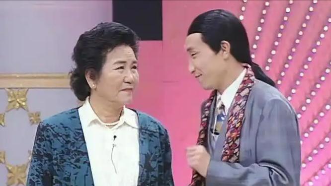 春晚一句台词识破潜伏间谍，去世23年的赵丽蓉，仍被官媒发文缅怀