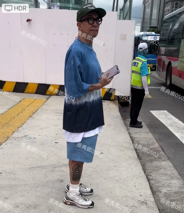 韩国街头偶遇大S的老公具俊晔，54岁的他哪是什么韩国欧巴啊，本人就是个不折不扣老