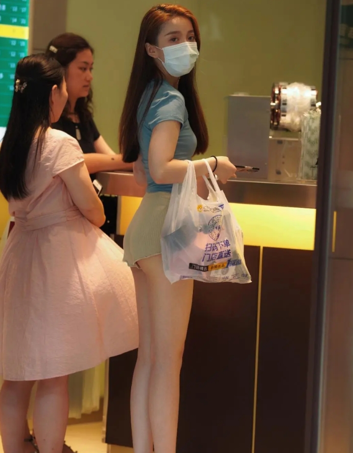 迪丽热巴的大长腿，是你心中的类型吗？