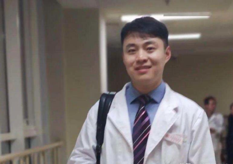 北京一盲人恢复视力的第1件事，竟是拿菜刀砍向让他重获光明的医生！这几刀，几乎让中