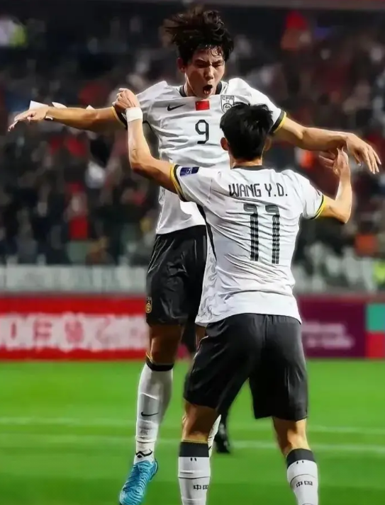 好消息！ 足协主席宋凯最近承诺，如果U20国足打进本届亚洲杯四强进军2025年智