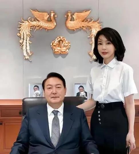 鱼死网破！万万没想到，韩国政坛执政党、在野党与议会三方强强联手，却仍未能将尹锡悦