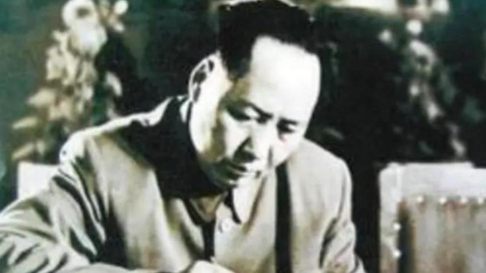 毛主席发现北京军区司令员和政委有矛盾，便询问道：为何要吵架？