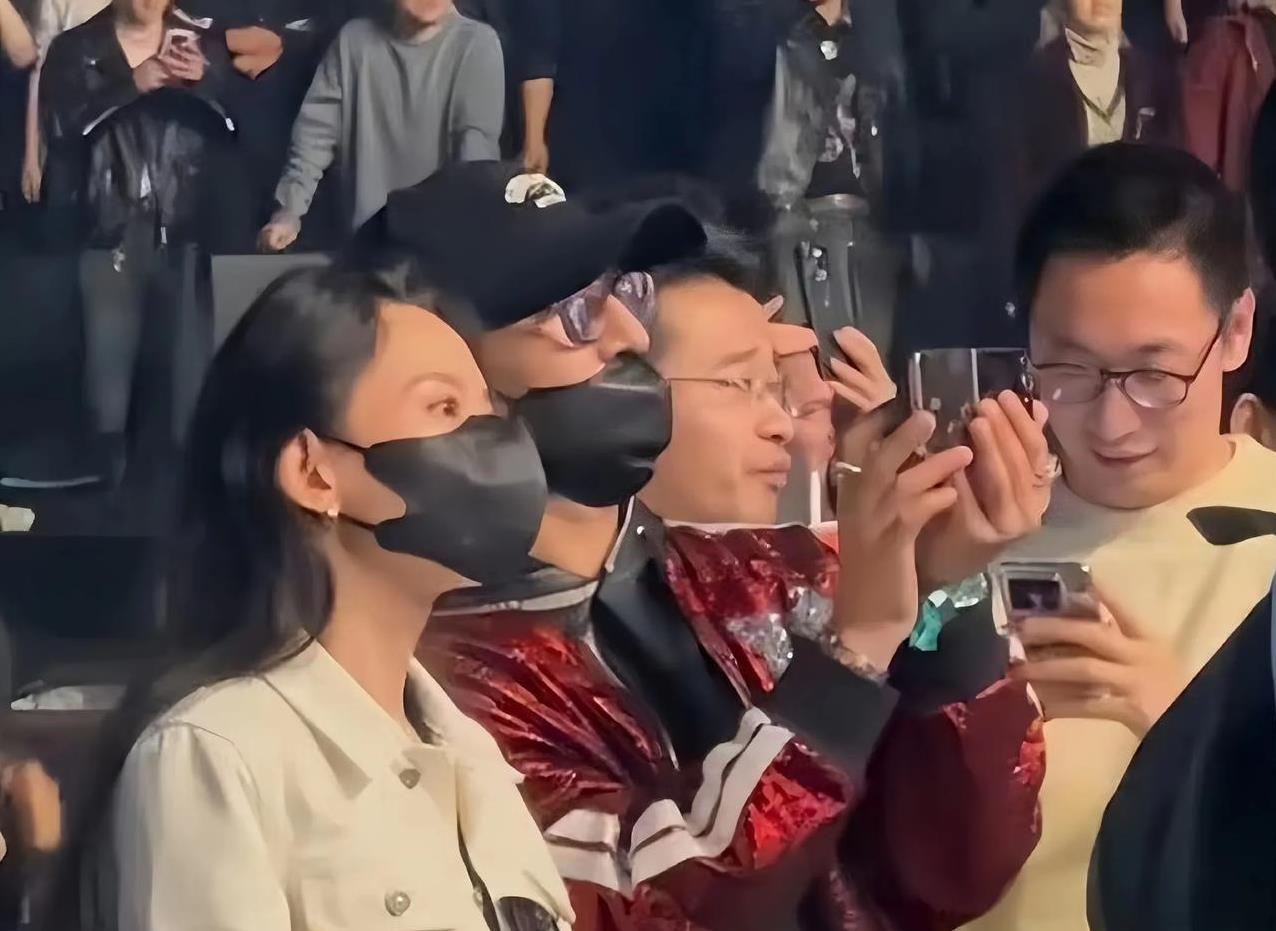汪峰的新恋情公布后，引发了广泛讨论。部分网友对这段有着明显年龄差的恋爱表示怀疑，