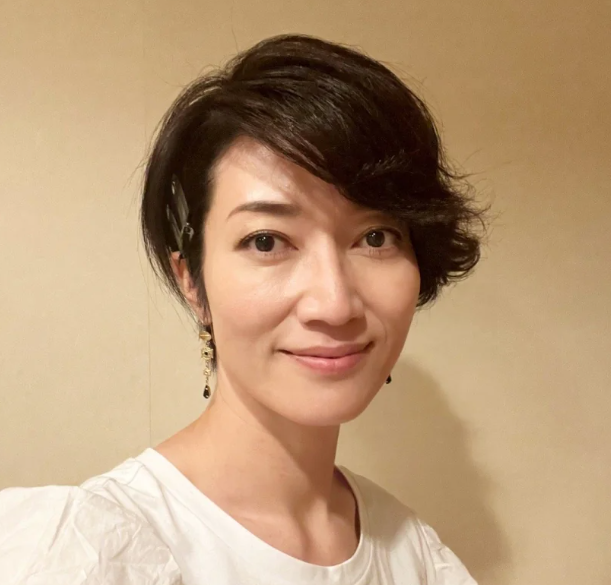 她是日本人,在中国跑龙套10年,靠《伪装者》爆火,丈夫是中国人(伪装者中日本女人)-第11张图片-九妖电影 她是日本人,在中国跑龙套10年,靠《伪装者》爆火,丈夫是中国人(伪装者中日本女人)-第11张图片-九妖电影