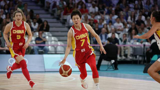 中国女篮1分惜败西班牙，李月汝解析失利原因