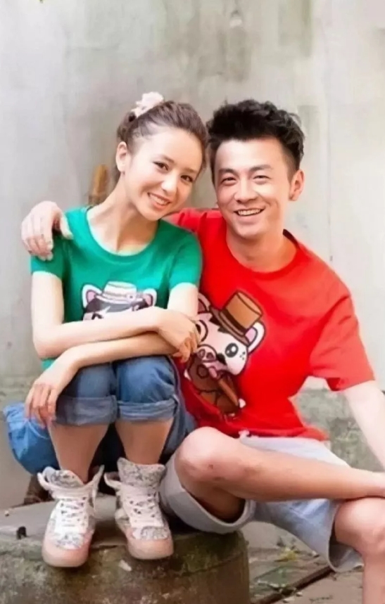 别看雷佳音现在长的是磕搀了点，其实前些年他也是标准的大帅哥，首先184的身高就给
