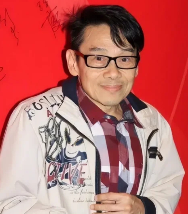 79岁再拿金像奖，他缘何成香港影坛大佬！