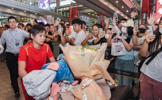 这也算是幸福的烦恼，也是出名后需要付出的某种代价。那么多人喜欢和关注全红婵对她是