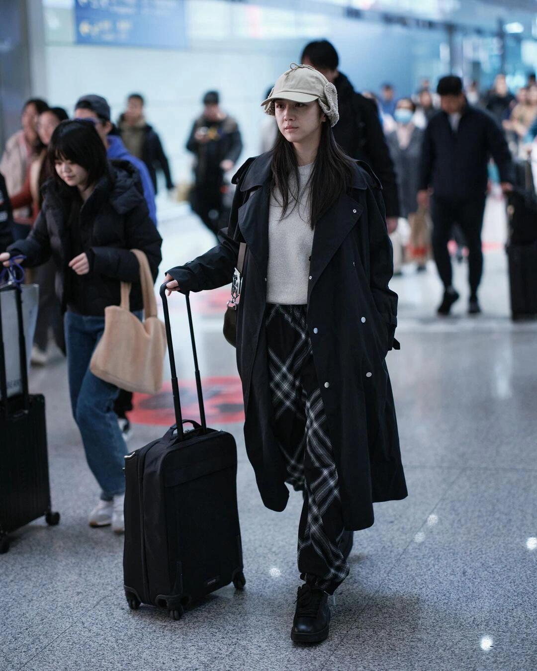 汤唯清爽大气又复古