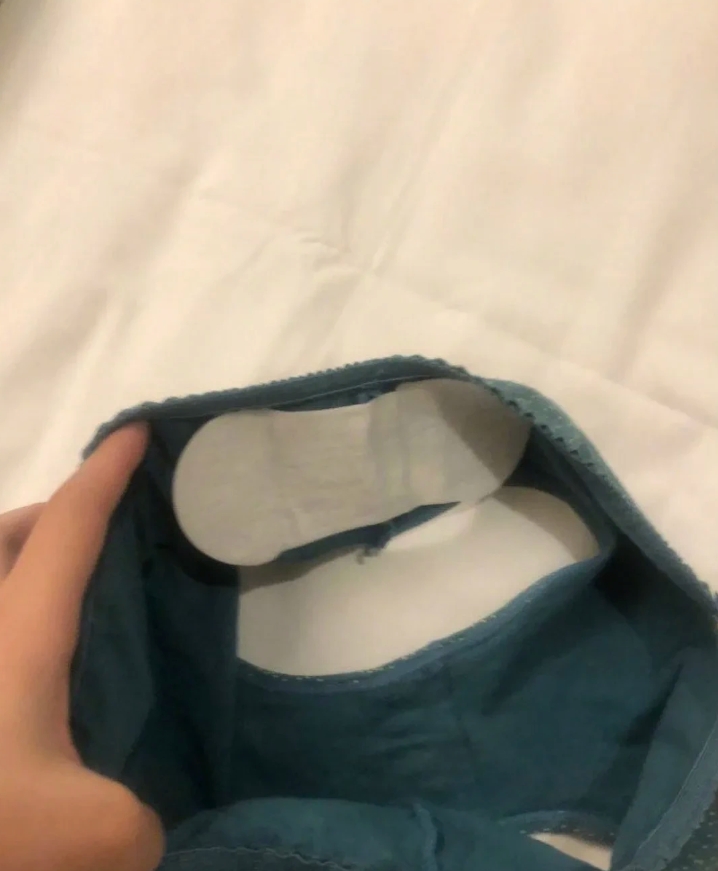 洗完澡叫男朋友帮我把护垫垫好给我递过来，你就说垫没垫吧！垫了不就行了