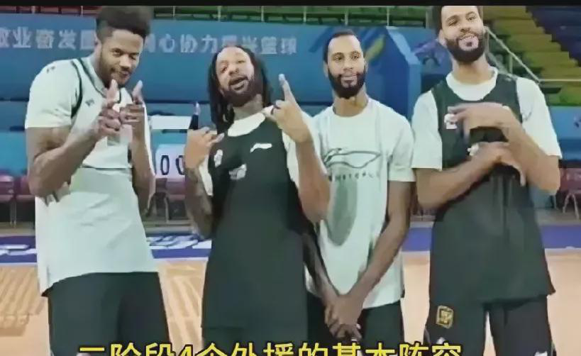  
 
知名记者透露辽宁男篮第三阶段将继续使用现有四名外援。球队坚持引进2米10