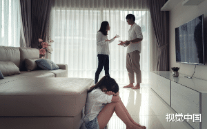 前世，我被养母继父这对伥鬼夫妻联手害死，再睁眼，我回到了继父给养母表白那天。