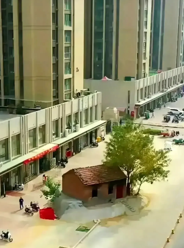 哇哦！想当年，人家给出 500 万，这户人家却不愿意拆迁。可如今呢，哪怕出价 1