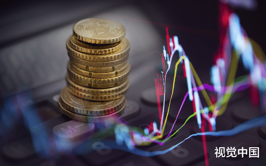 炒股赚五千万，绑匪绑走我老公威胁我，我竖起中指：赶紧撕票