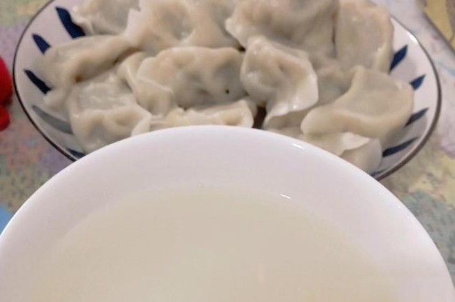 吃饺子有人爱喝汤

                              