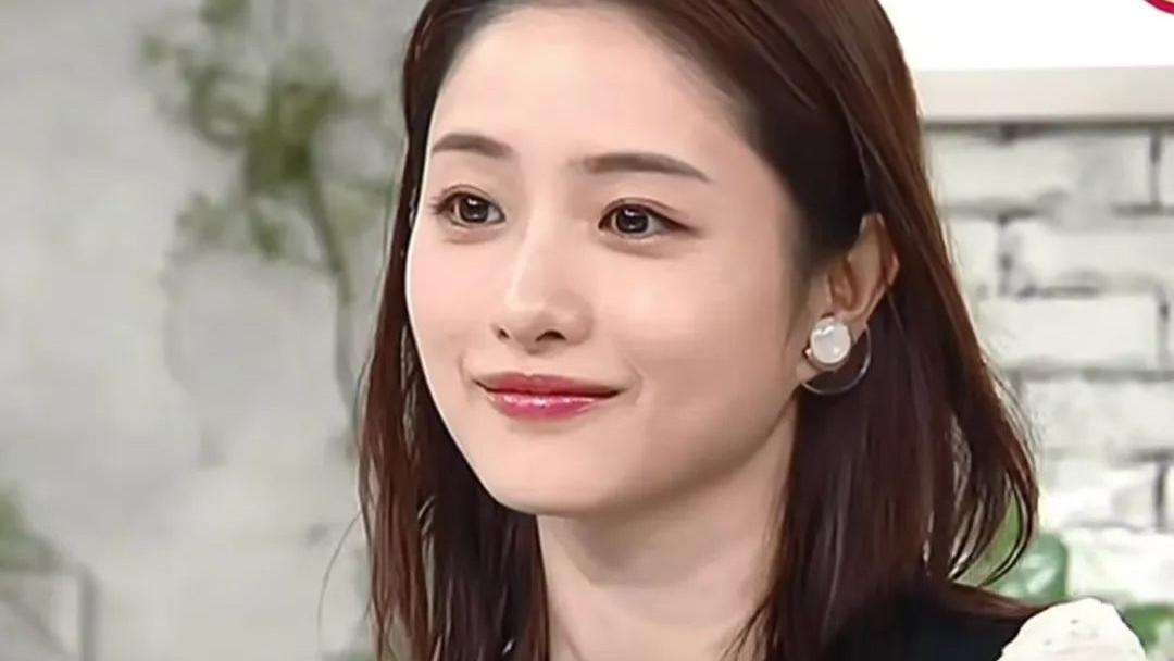 石原里美当妈2年生图肿成大麻糬？没人有她美得这么憋屈吧…