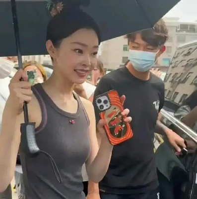 宋轶这衣服，感觉十分不便吧？